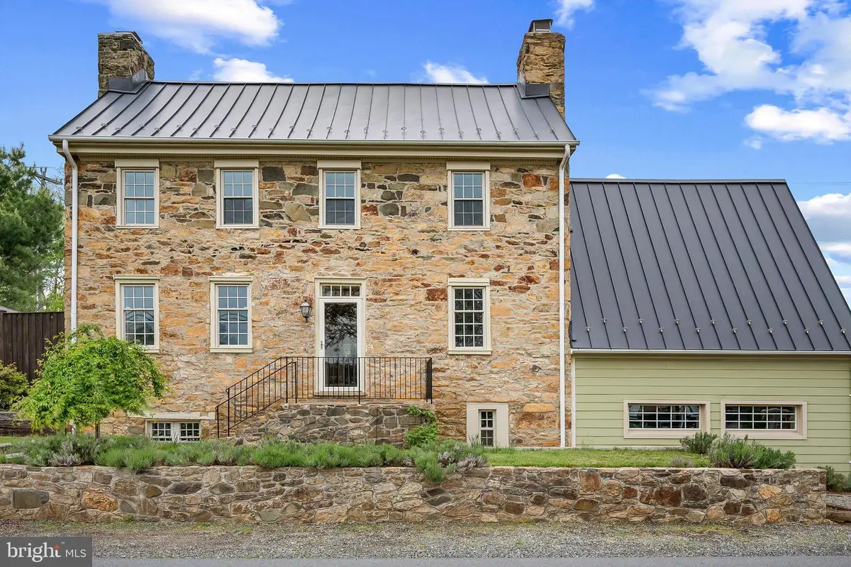 20597 Airmont Rd, Bluemont, VA 20135 - #1