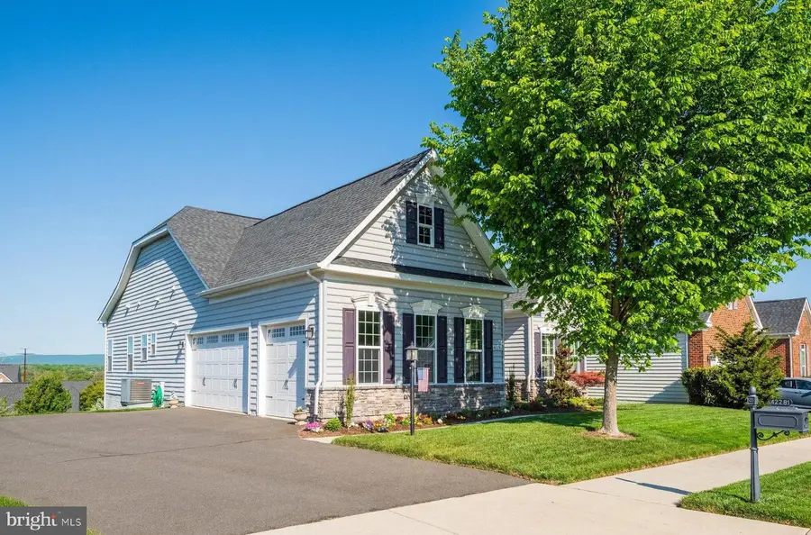 42281 Watling Ct, Chantilly, VA 20152 - #2