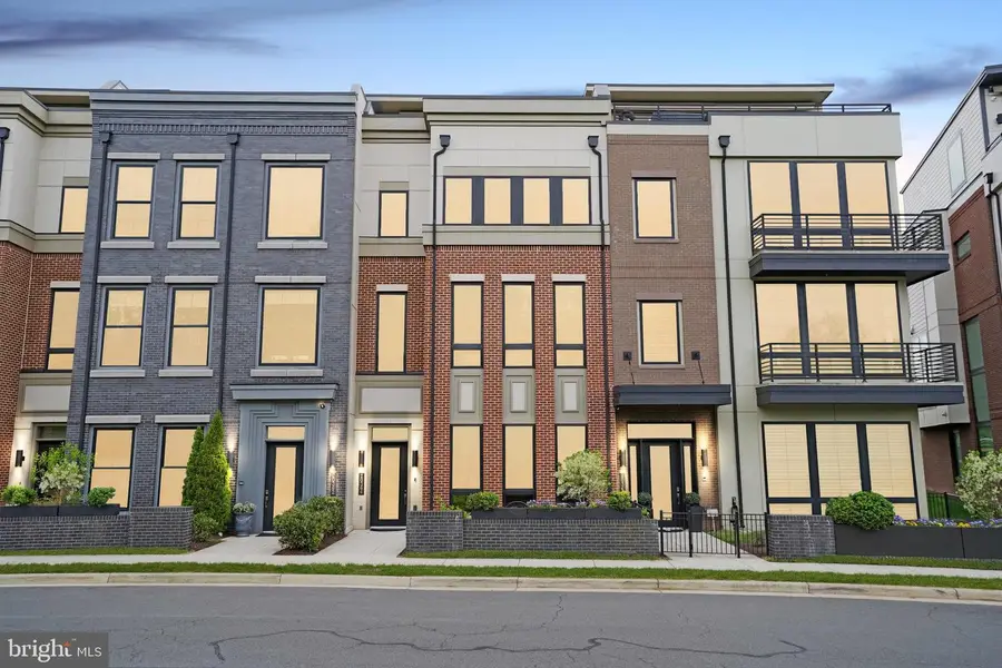 20364 Northpark Dr, Ashburn, VA 20147 - #2