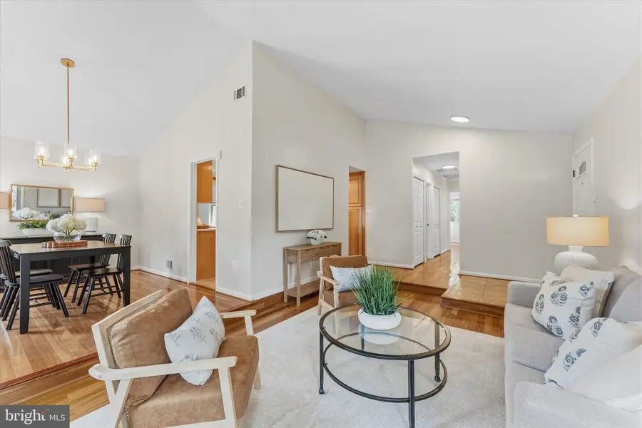 125 Victoria Pl, Sterling, VA 20164 - #2