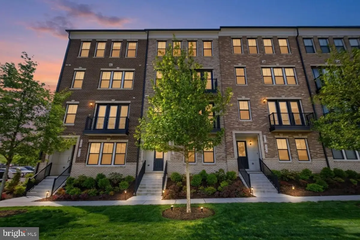 20775 Lamlash Ter, Ashburn, VA 20147 - #1