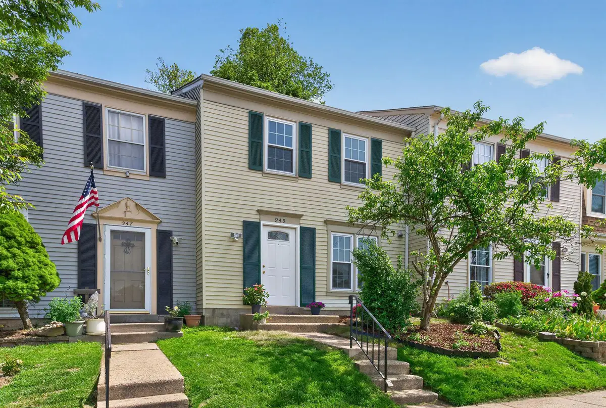 945 Holborn Ct, Sterling, VA 20164 - #1