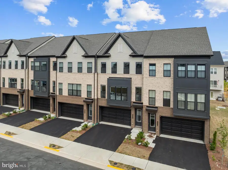 42116 Waltz Ter, Ashburn, VA 20148 - #2