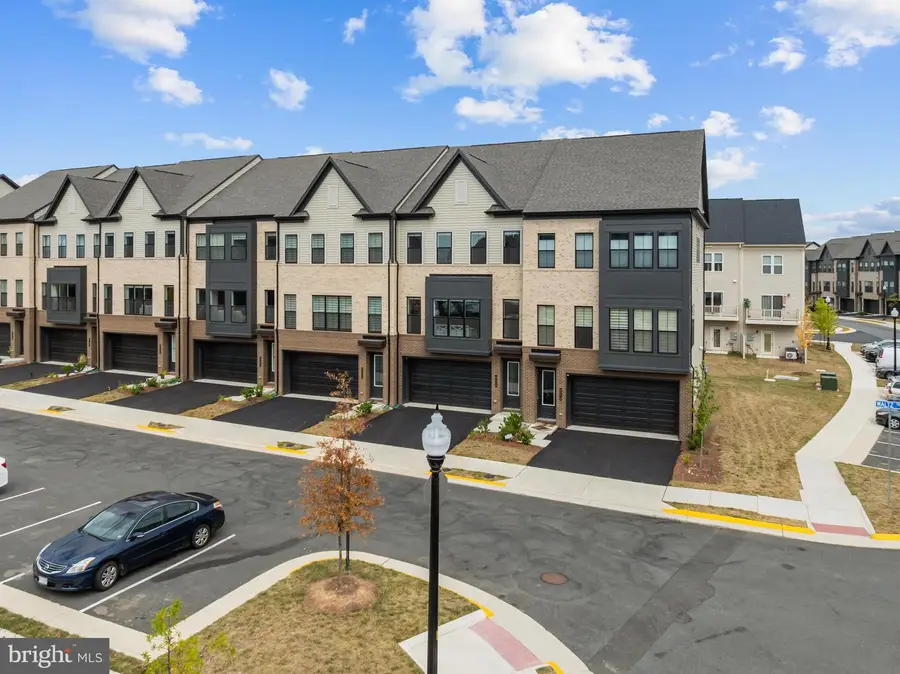 42116 Waltz Ter, Ashburn, VA 20148 - #3