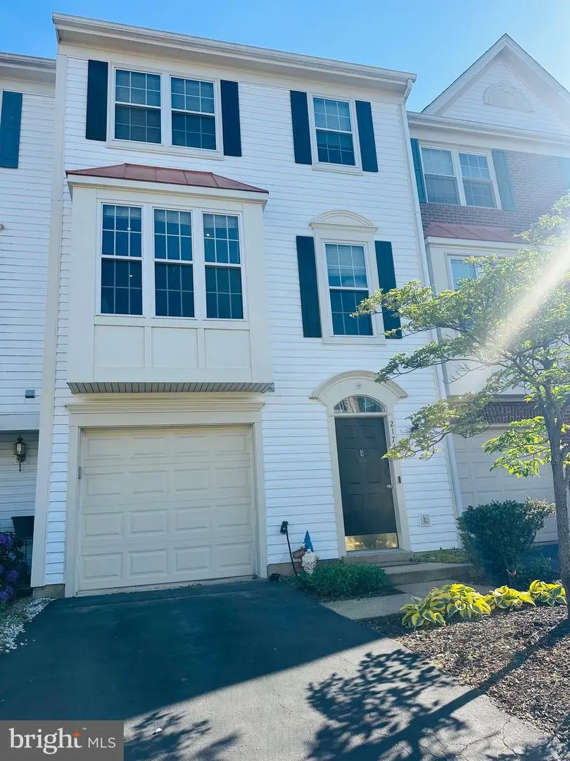 21740 Kings Crossing Ter, Ashburn, VA 20147 - #1