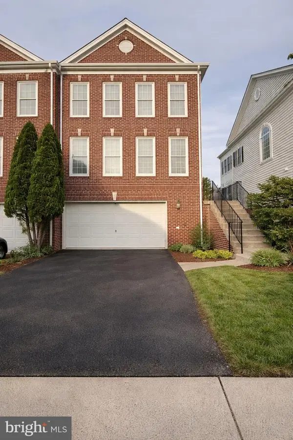 42716 Rolling Rock Sq, CHANTILLY, VA 20152