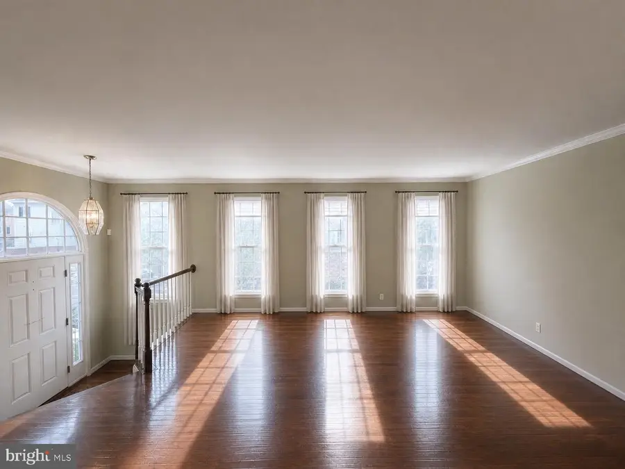 42716 Rolling Rock Sq, Chantilly, VA 20152 - #2