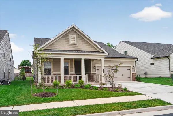 21717 Hawksbill High Cir, STERLING, VA 20164