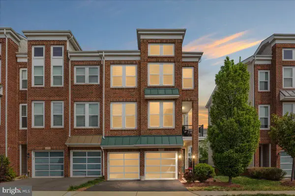 42272 Knotty Oak Ter, BRAMBLETON, VA 20148