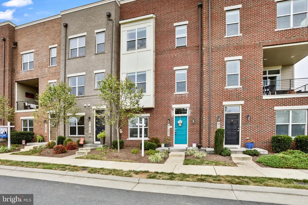 21077 Ashburn Heights Dr, Ashburn, VA 20148 - #1