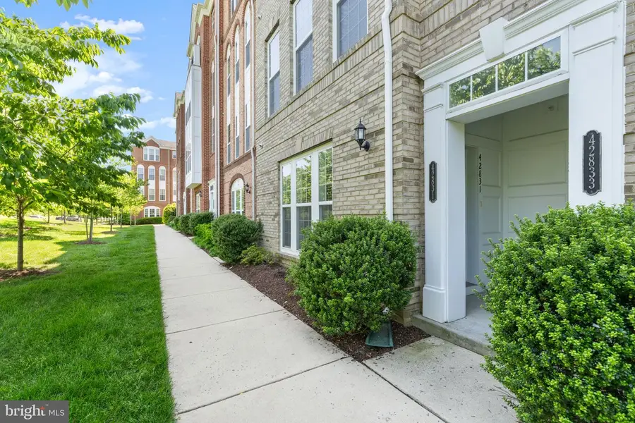 42831 Burrell Sq, Ashburn, VA 20147 - #3