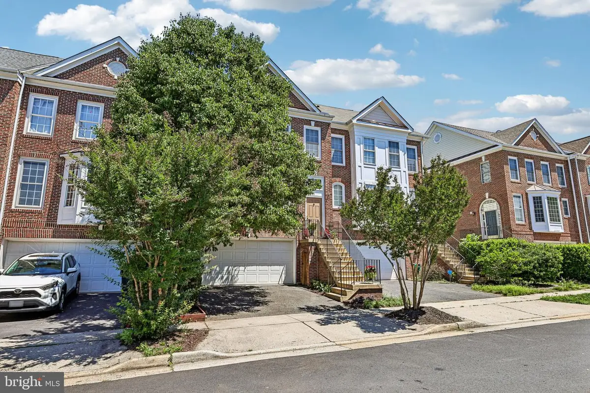 26071 Nimbleton Sq, Chantilly, VA 20152 - #1