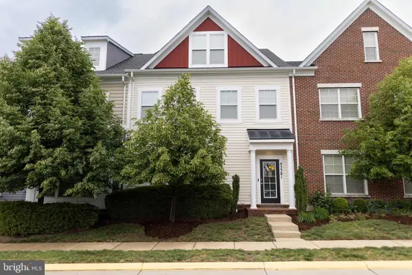 42381 Rosalind St, ASHBURN, VA 20148