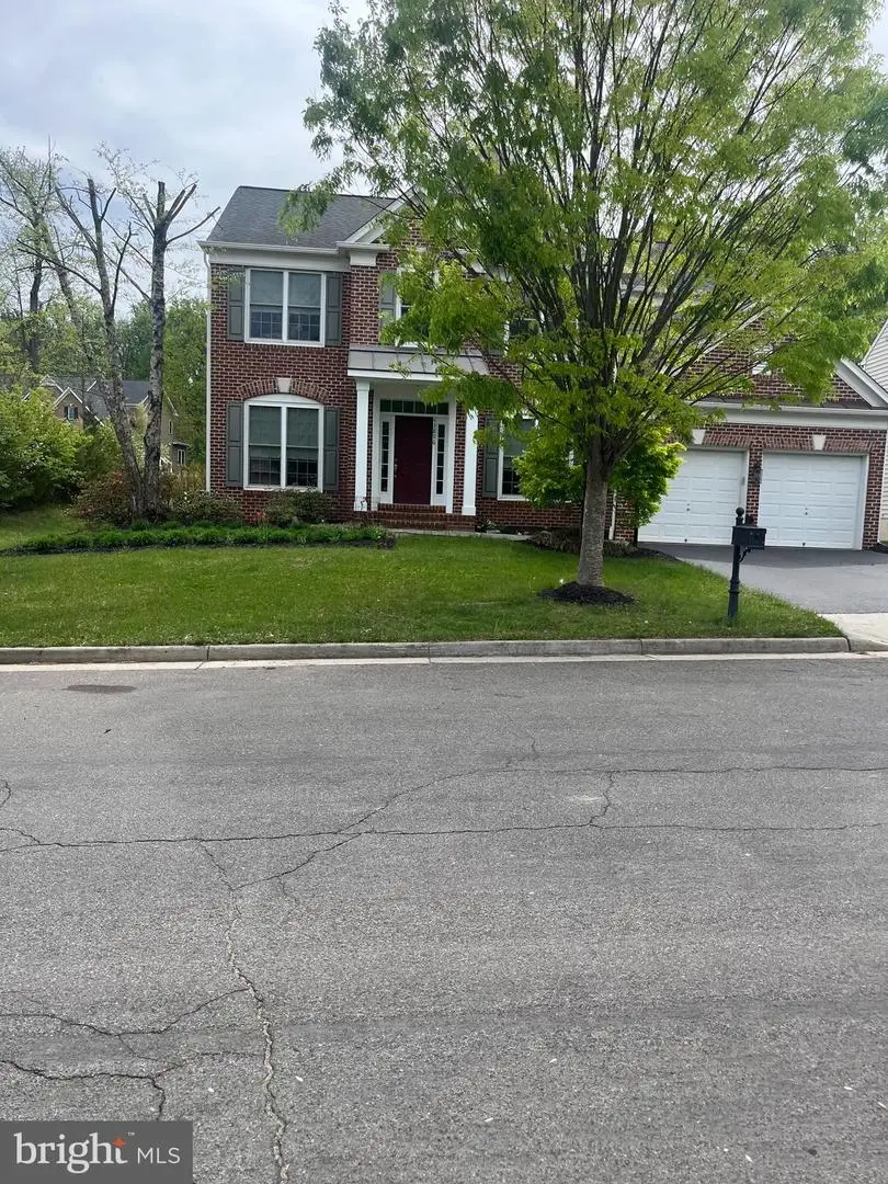 43896 Churchill Glen Dr, Chantilly, VA 20152 - #1