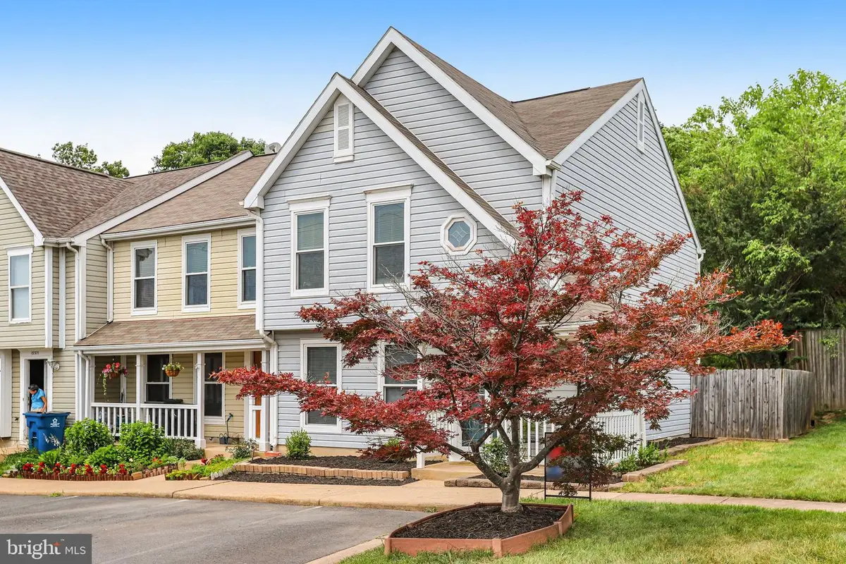 22375 Stablehouse Dr, Sterling, VA 20164 - #1