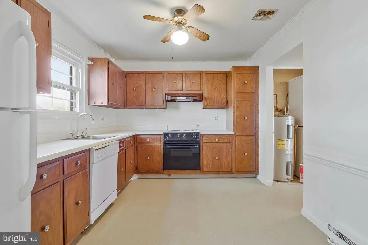 322 E Maple Ave, Sterling, VA 20164 - #1
