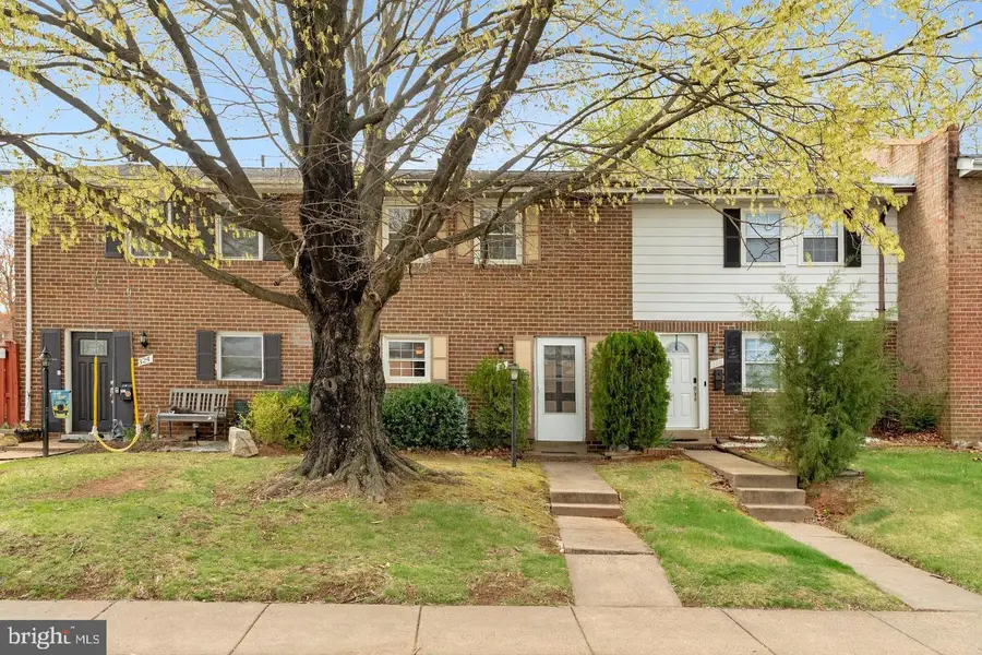 322 E Maple Ave, Sterling, VA 20164 - #2