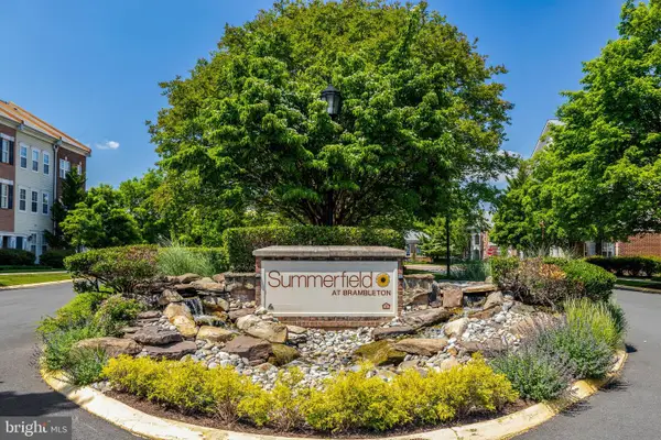 42421 Rockrose Sq #101, BRAMBLETON, VA 20148