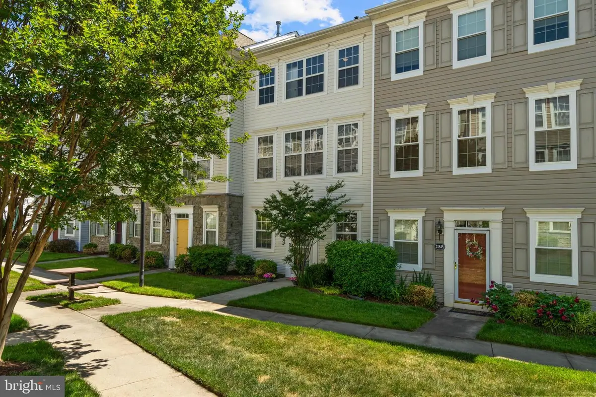 21843 Kelsey Sq, Ashburn, VA 20147 - #1
