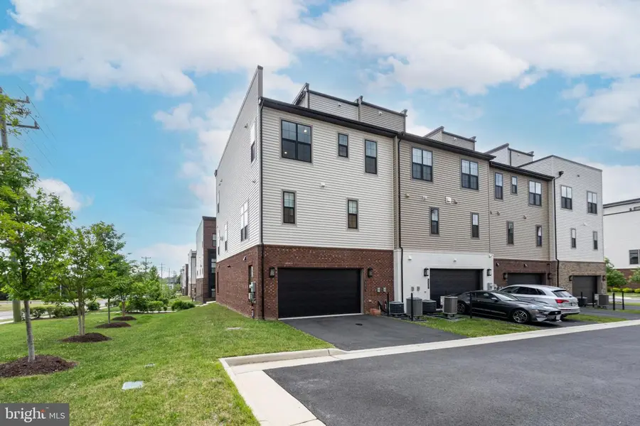 43927 Hurleys Hunt Ter, Ashburn, VA 20147 - #3