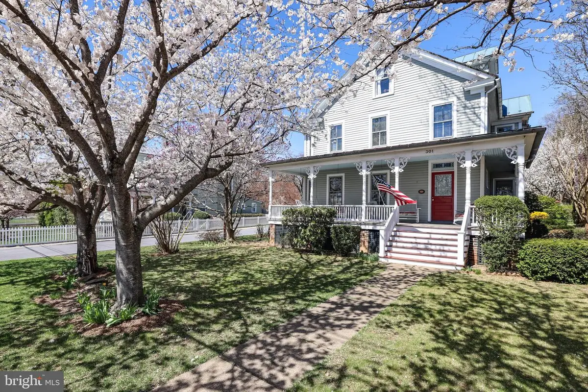 301 E Main St, Purcellville, VA 20132 - #1