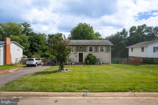 713 W Holly Ave, STERLING, VA 20164
