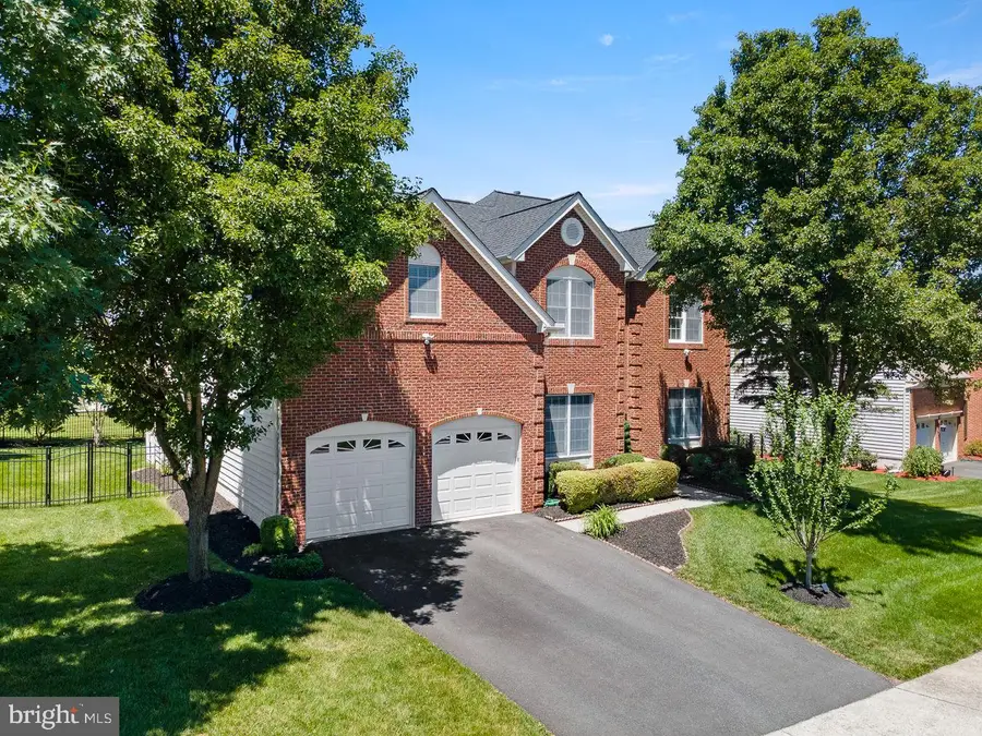 22561 Howardsville Woods Ct, Ashburn, VA 20148 - #2