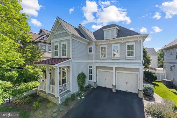 22826 Courtland Park Dr, BRAMBLETON, VA 20148