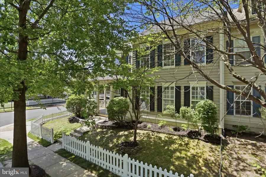20385 Bowfonds St, Ashburn, VA 20147 - #2