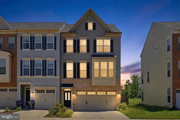 25284 Arrowroot Ter, CHANTILLY, VA 20152
