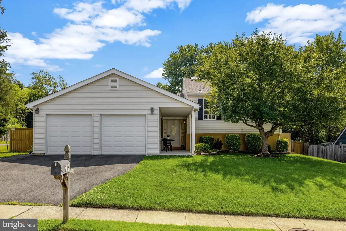 254 E Juniper Ave E, Sterling, VA 20164 - #1