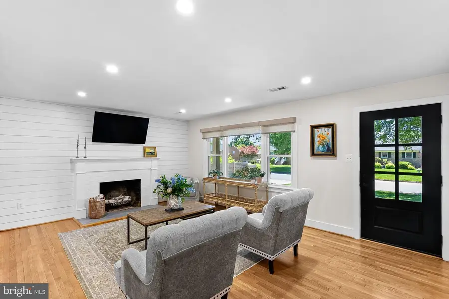 10 Hamilton Terrace Dr, Hamilton, VA 20158 - #3