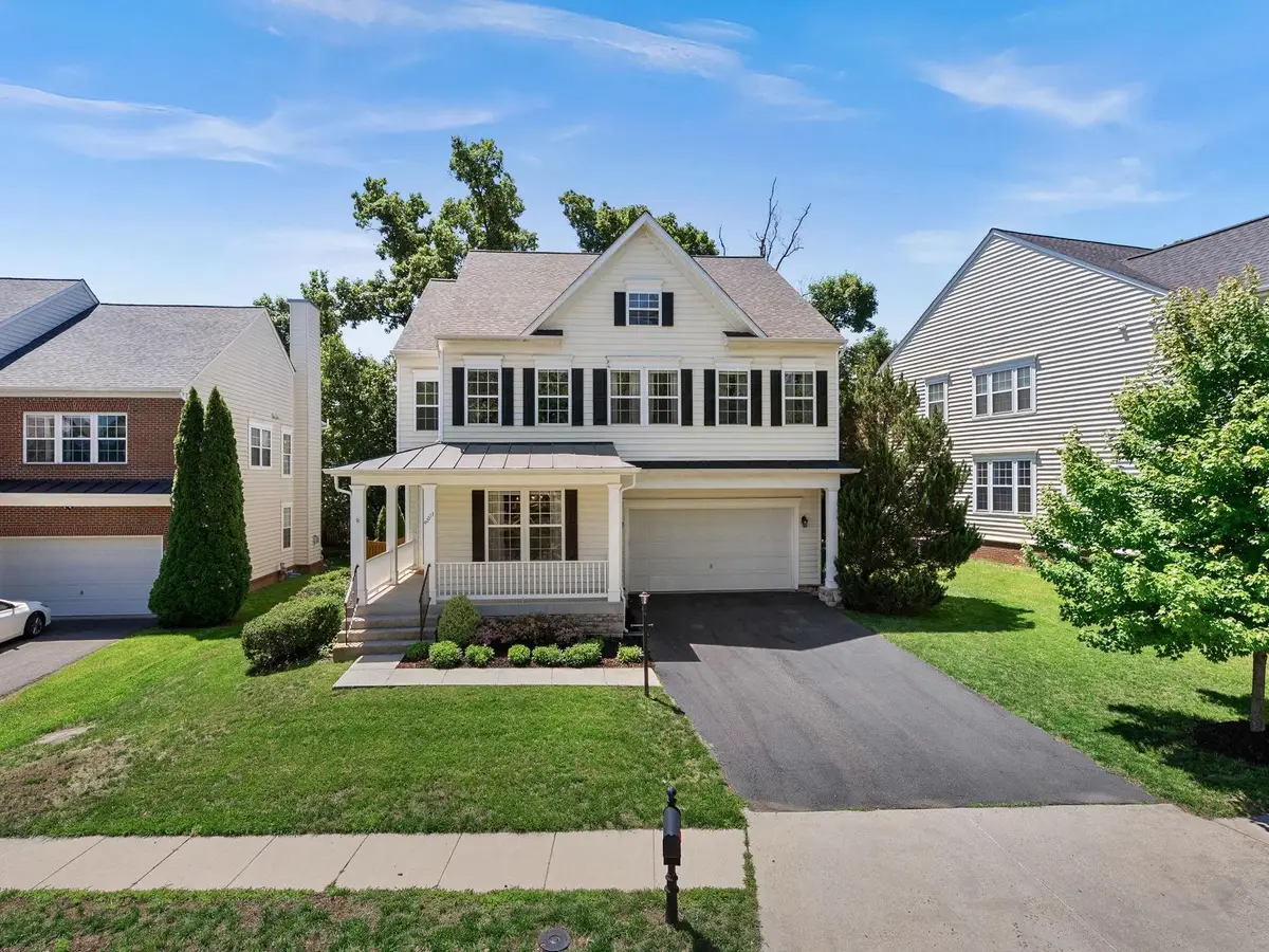 42573 Regal Wood Dr, Ashburn, VA 20148 - #1
