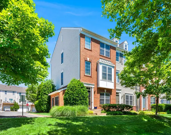 25165 Femoyer Ter, CHANTILLY, VA 20152