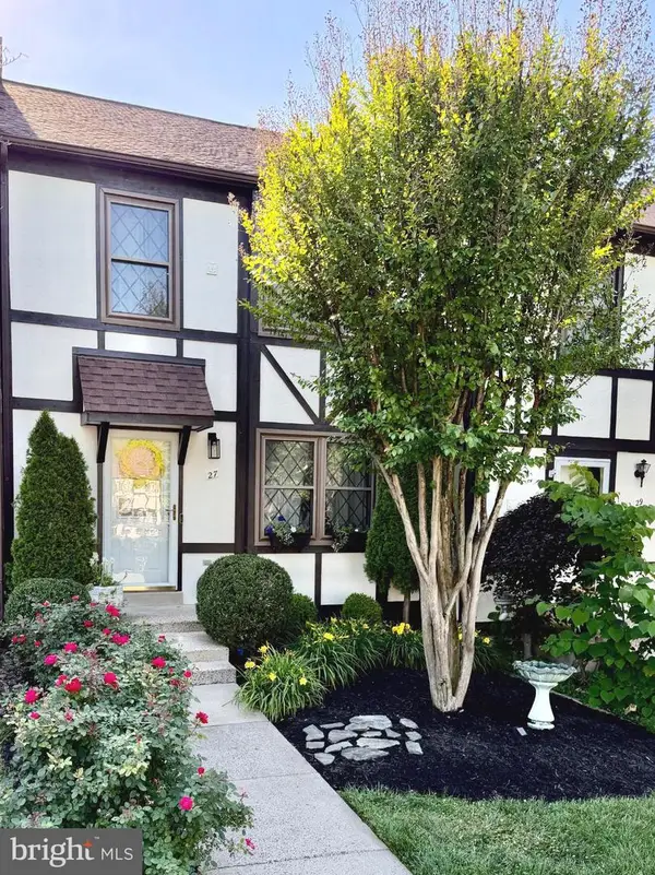 27 Lyndhurst Ct, STERLING, VA 20165