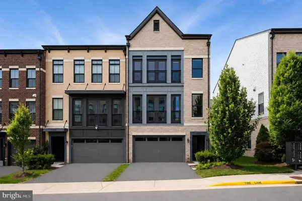42297 Crawford Ter, BRAMBLETON, VA 20148