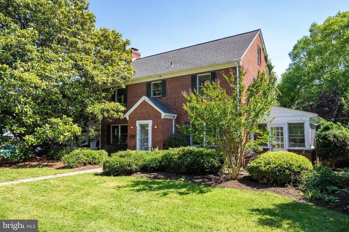 241 Edwards Ferry Rd Ne, Leesburg, VA 20176 - #1