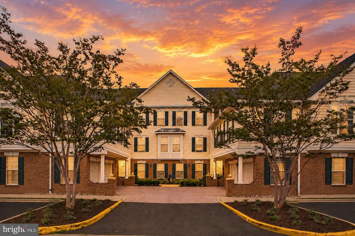 25320 Lake Mist Sq #103, Chantilly, VA 20152 - #1
