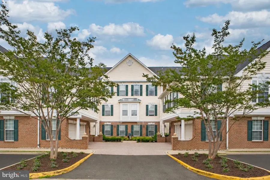 25320 Lake Mist Sq #103, Chantilly, VA 20152 - #2