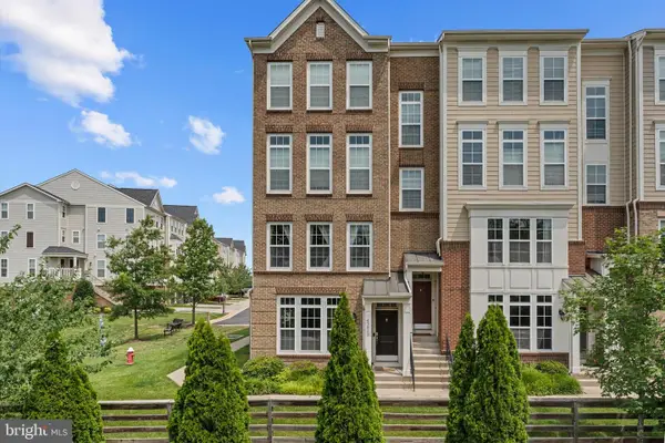 43419 Town Gate Sq, CHANTILLY, VA 20152