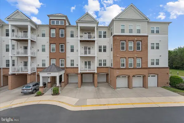 43138 Stillwater Ter #305, BROADLANDS, VA 20148