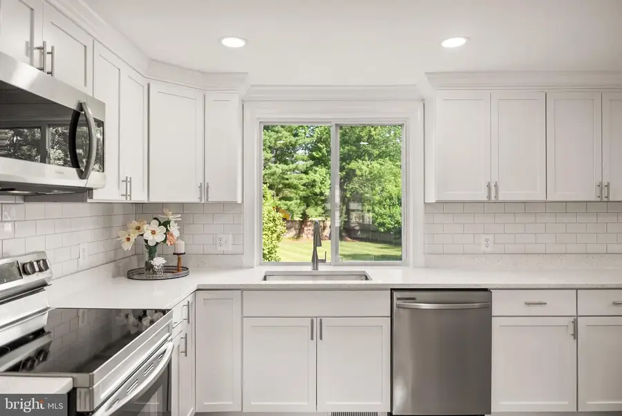 408 Cherry Ln Ne, Leesburg, VA 20176 - #3