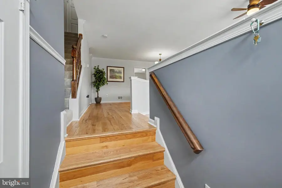 21060 Gladstone Dr, Sterling, VA 20164 - #2