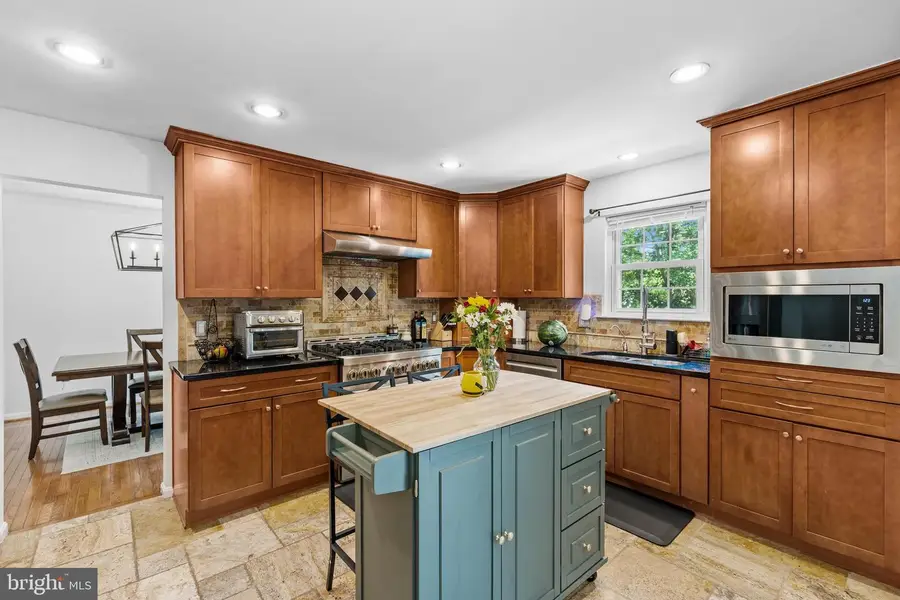 316 Silver Ridge Dr, Sterling, VA 20164 - #2