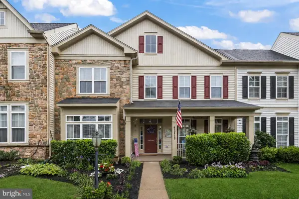 42719 Explorer Dr, BRAMBLETON, VA 20148