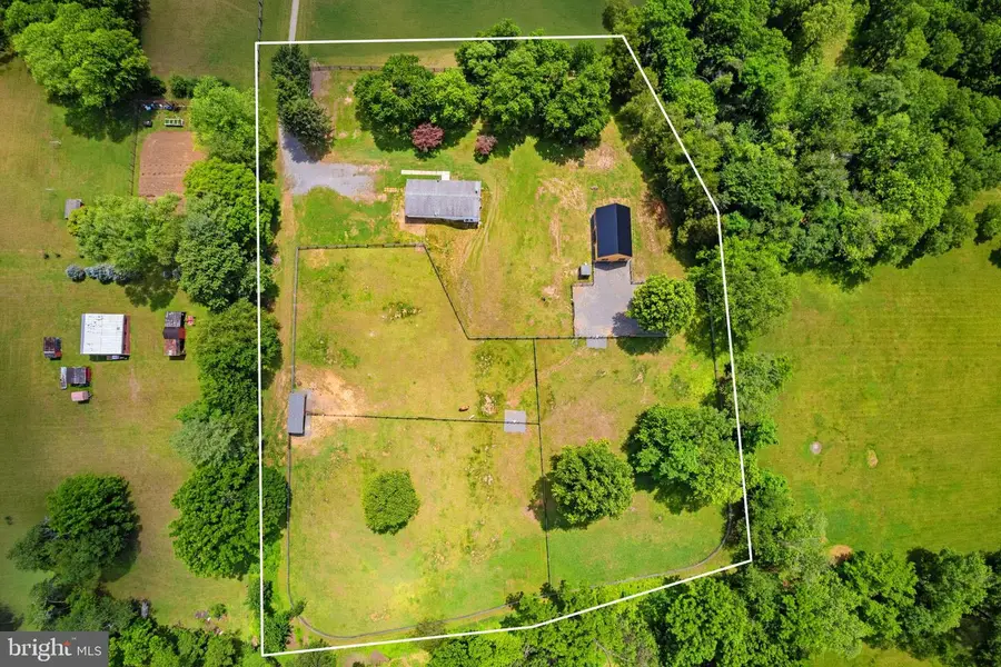 20103 Shelburne Glebe Rd, Purcellville, VA 20132 - #2