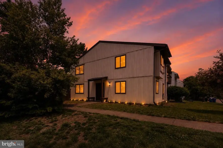 749 Sugarland Run Dr, Sterling, VA 20164 - #2