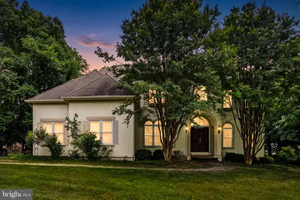 17951 Stoneleigh Dr, ROUND HILL, VA 20141