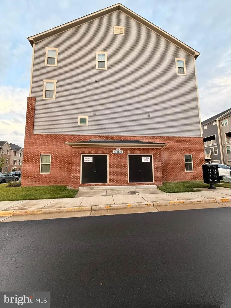 43000 Prophecy Ter, Sterling, VA 20166 - #3