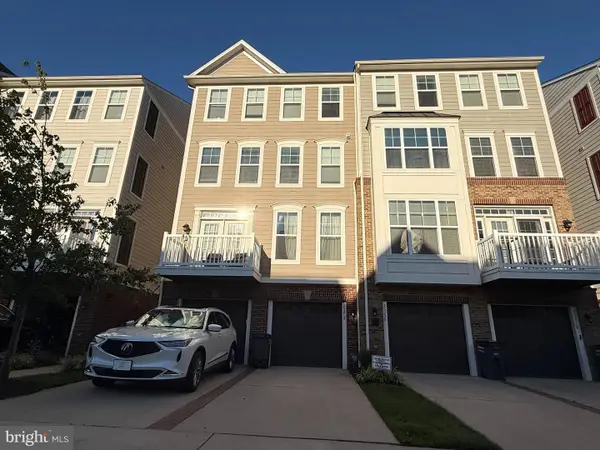 25214 Split Creek Ter, CHANTILLY, VA 20152